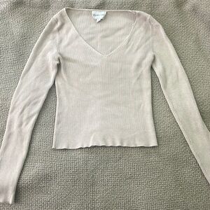 Cream colored, long sleeved, ribbed, cropped shirt 🤎